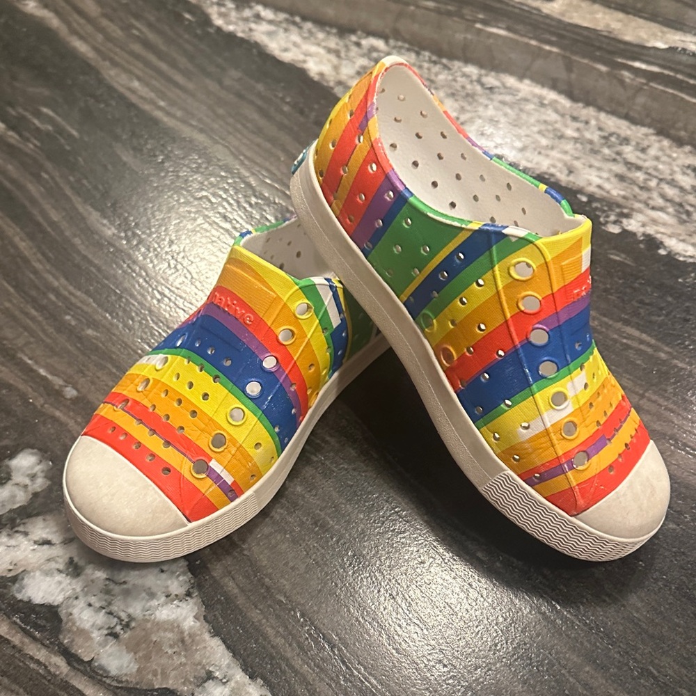 Native kids shoe rainbow